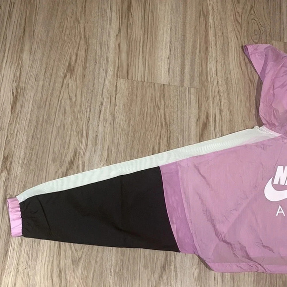 NIKE Women’s Women’s Reflective Jacket New - Picture 10 of 13